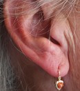 Antieke gouden oorbelletjes met bloedkoraal