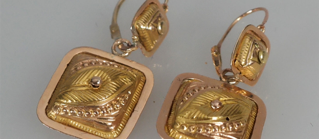 Antieke gouden oorbellen streekdracht