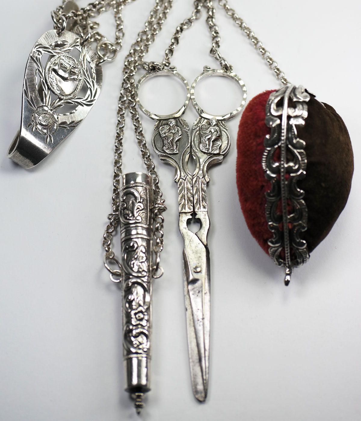 1002 Antieke zilveren chatelaine