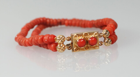 1707antiek bloedkoralen armbandje1