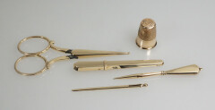 2279 Antiek gouden naaigarnituur2