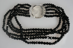 2443antiek halssnoer met git en zilveren knipslot1