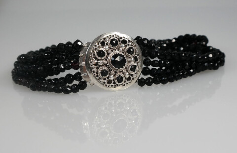 2443antiek halssnoer met git en zilveren knipslot3