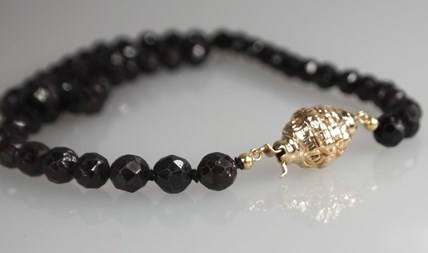 Antiek granaten collier met gouden sluiting