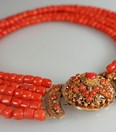 Antiek bloedkoralen ketting met gouden sluiting 