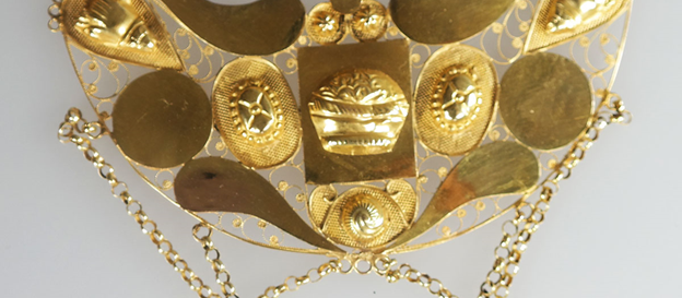 Antieke gouden borststuk streekdracht Twente