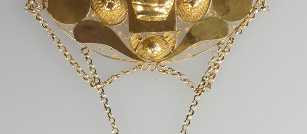 Antieke gouden borststuk streekdracht Twente