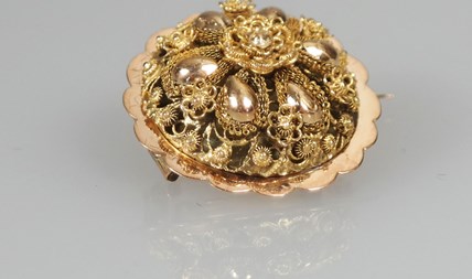 Antieke gouden streekdracht broche