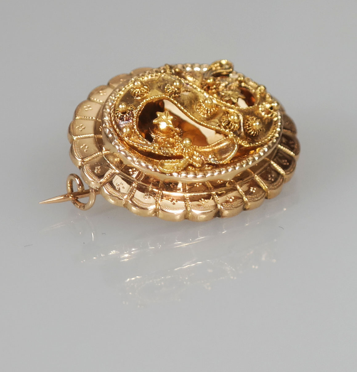 spek Woning weigeren Antieke gouden streekdracht broche - Antieke Sieraden - Kroone & Co