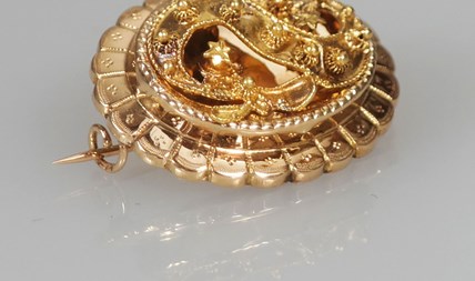 Antieke gouden streekdracht broche