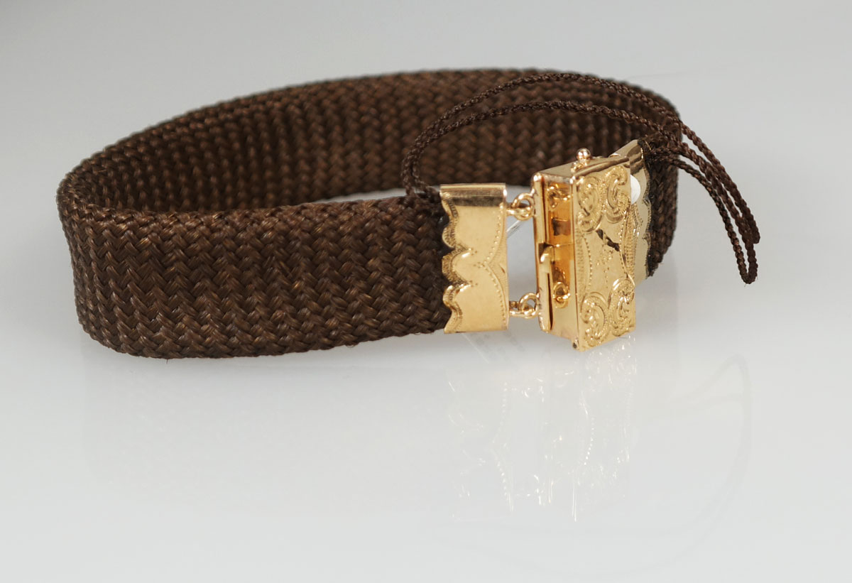 voelen Om toestemming te geven gesprek Antieke haren armband met gouden sluiting - Antieke Sieraden - Kroone & Co
