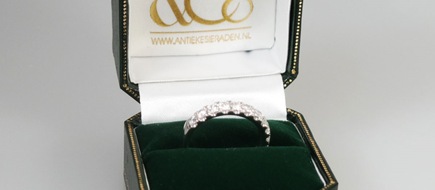 18-karaats gouden ring met diamant