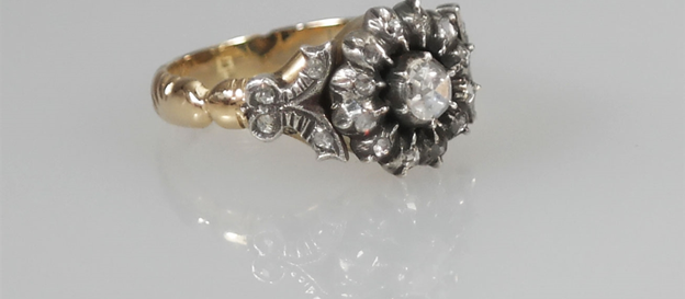 Verkocht! Antieke gouden entourage ring met diamant