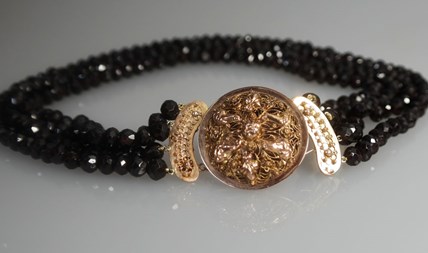 Antiek collier van granaat met gouden streekslot