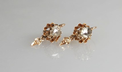 Antieke gouden oorbellen met diamant