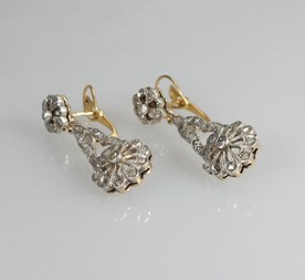 18-karaats gouden oorhangers met diamant