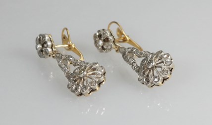 18-karaats gouden oorhangers met diamant