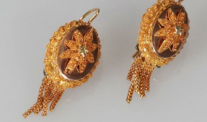 Antieke gouden oorbellen streekdracht Scheveningen