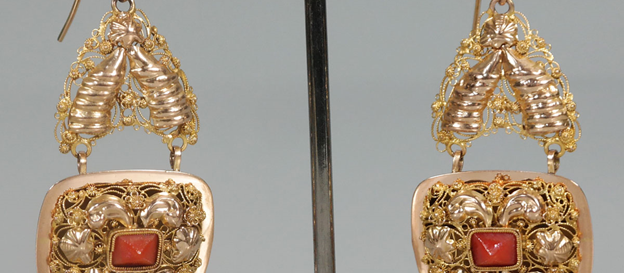 Verkocht!  Antieke zeldzame gouden streekdracht oorbellen Zeeland
