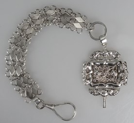 Antieke zilveren horlogeketting met sleutel