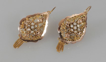 Antieke gouden oorbellen met parels