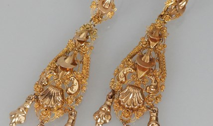Verkocht! Antieke gouden schelpoorbellen streekdracht Zeeland