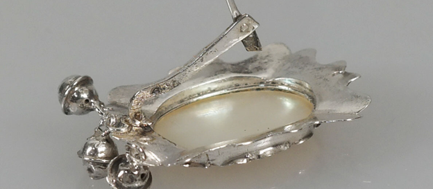 Antieke zilveren oorbellen met parelmoer
