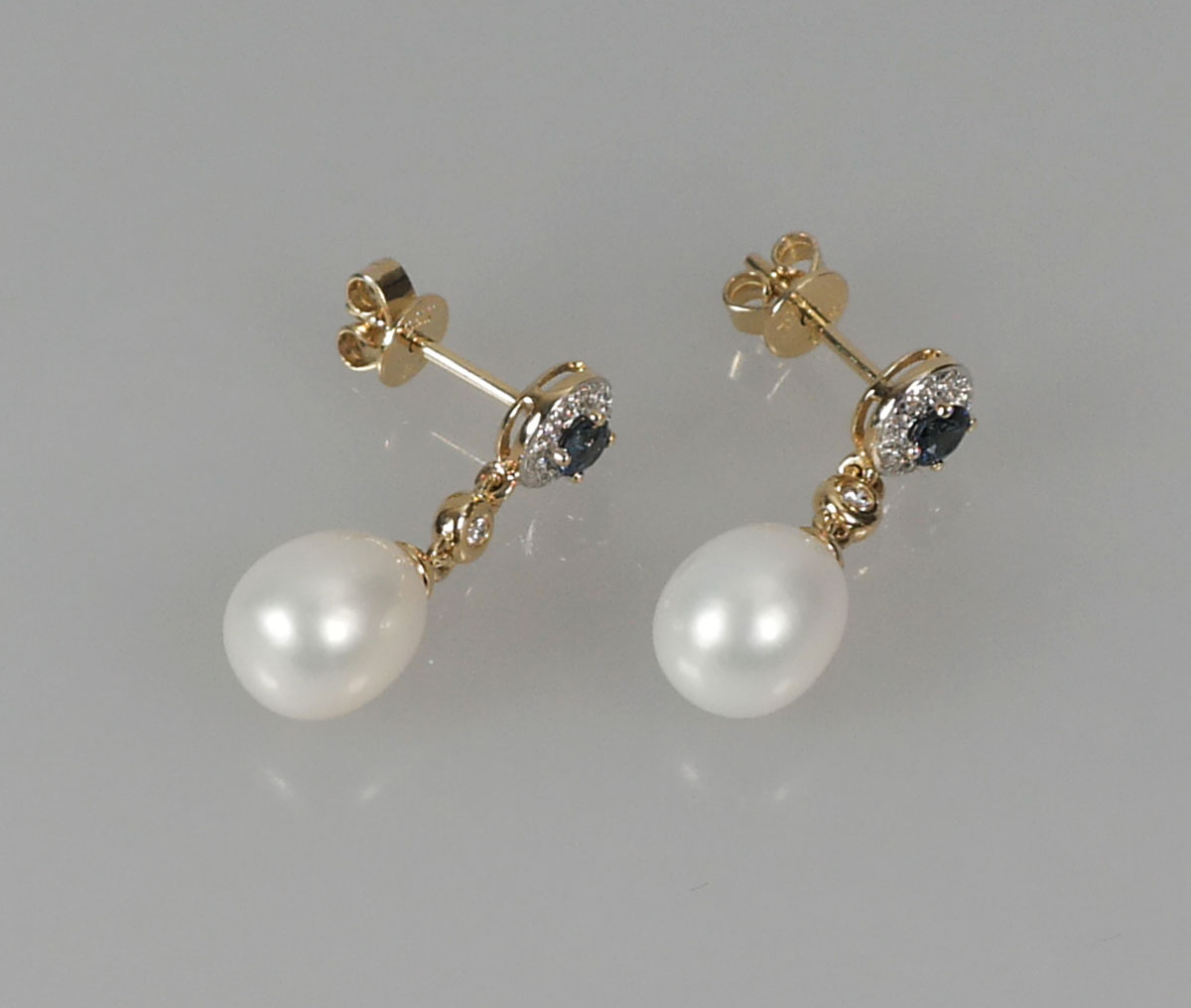 bijwoord Verstrikking Hijsen Gouden oorbellen met parels, diamanten en saffier - Antieke Sieraden -  Kroone & Co