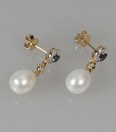 Gouden oorbellen met parels, diamanten en saffier