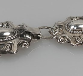 Antieke-zilveren-mantelhaak