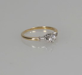 18-karaats gouden ring met diamant