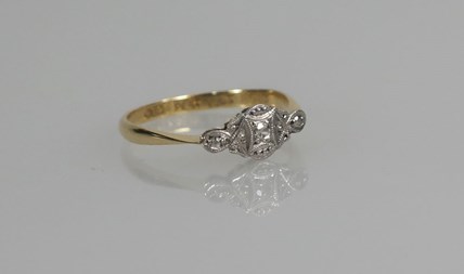 Verkocht! Antieke 18-karaats gouden  en platina ring met diamant