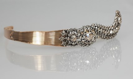 Antieke 18-karaats gouden voorhoofdsnaald met diamant