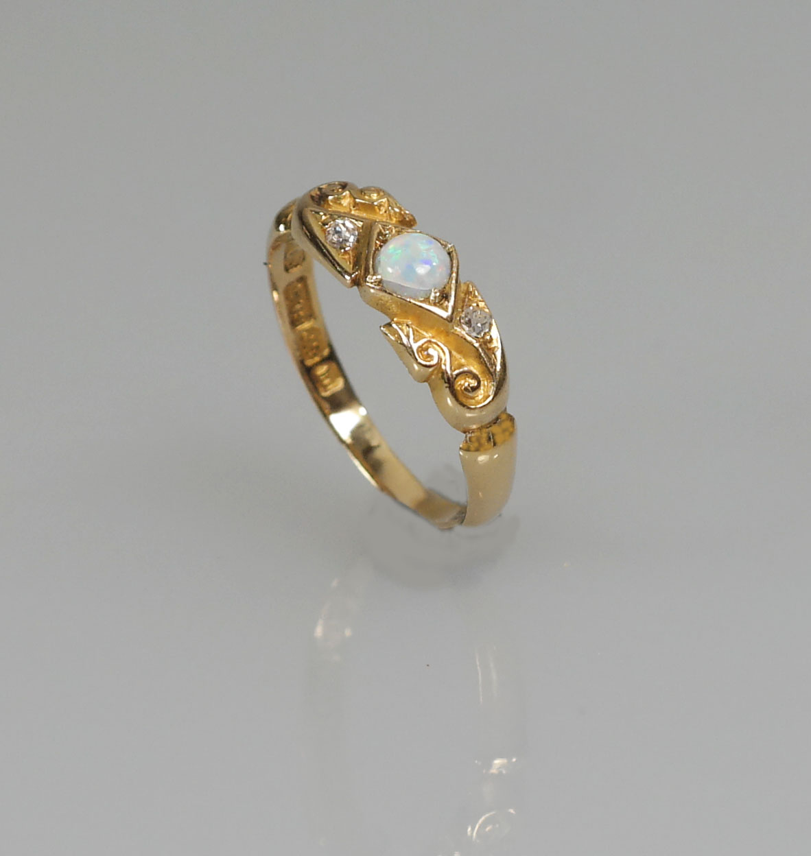 Zelden long Evolueren Verkocht! Antieke 18-karaats gouden ring met diamant en opaal - Antieke  Sieraden - Kroone & Co