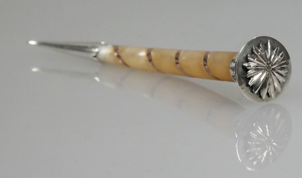 Antieke zilver met parelmoer pijpenwroeter