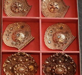 Antieke gouden knoppen voor Fries oorijzer
