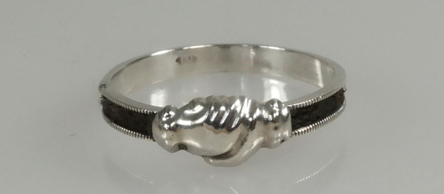 Antieke zilveren streekdracht ring met haar