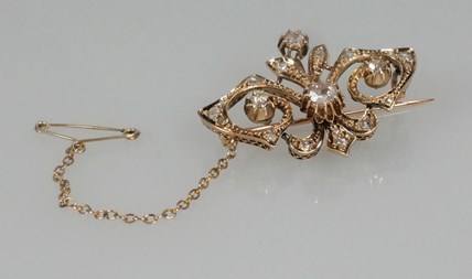 Antieke gouden broche met diamant