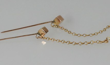 Antieke gouden blokspeldjes