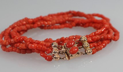 Antieke bloedkoralen ketting