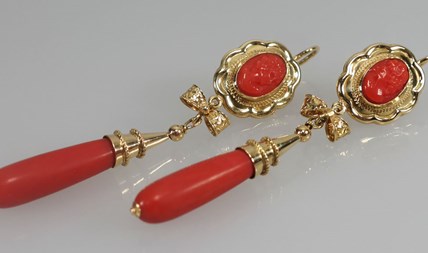 Antieke 18-karaats gouden bloedkoralen pegel oorbellen
