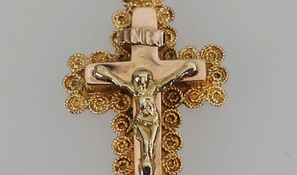 Antiek gouden kruisje