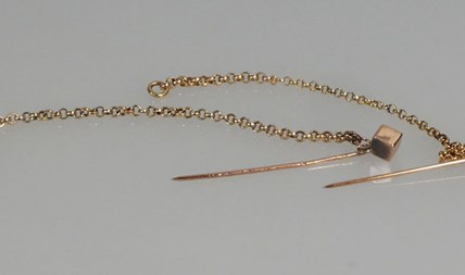 Antieke gouden blokspeldjes