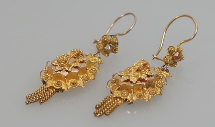 Antieke gouden streekdracht oorbellen 