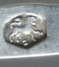 Antieke zilveren oorijzer met gouden krullen streekdracht Zeeland Axel