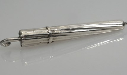 Antieke zeldzame naaldenkoker in parasol vorm