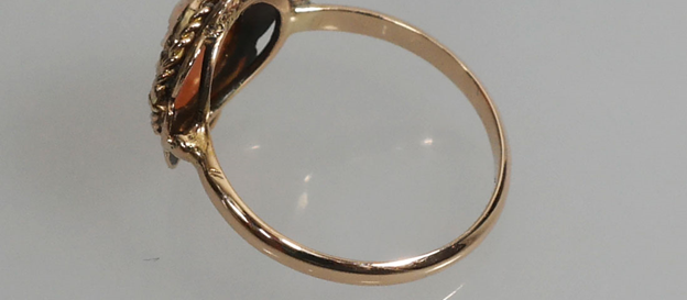 Gouden ring met ronde camee