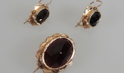 Antieke gouden set met granaat