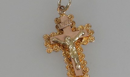 Gouden kruishanger