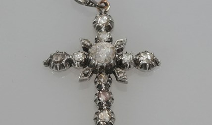 Verkocht! Antieke kruishanger met diamant
